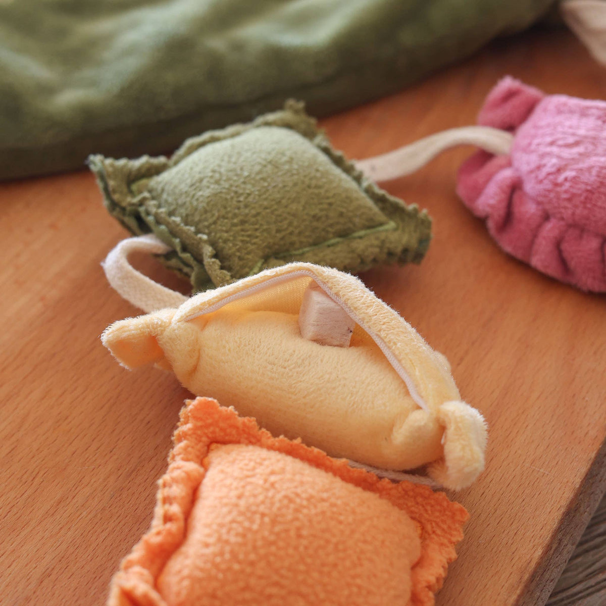 RAVIOLI NOSEWORK TOY
