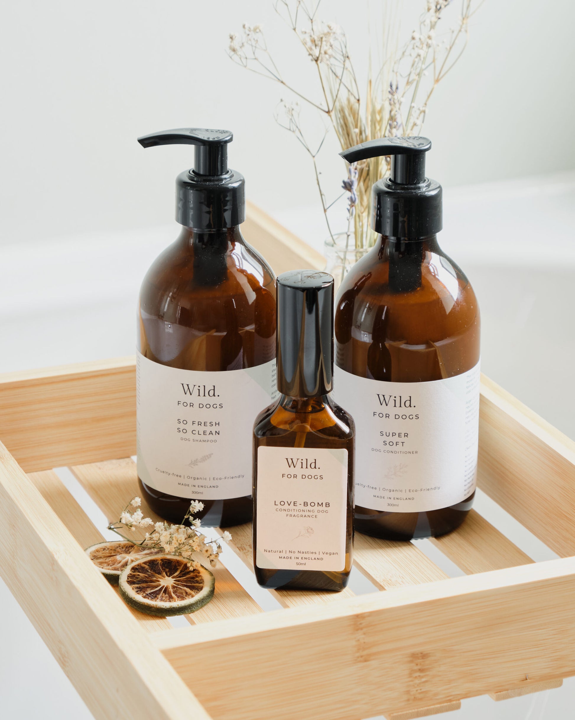 Hundeparfum in Glasflasche mit minimalistischem Etikett